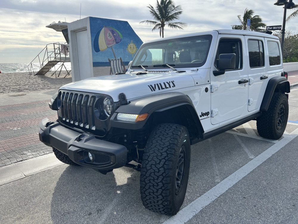 Jeep Wrangler Willys Recon Sky Top